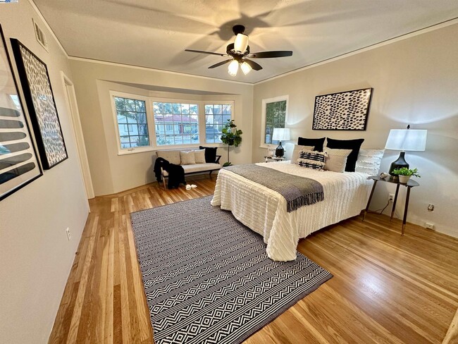 Building Photo - 915 Estudillo Ave