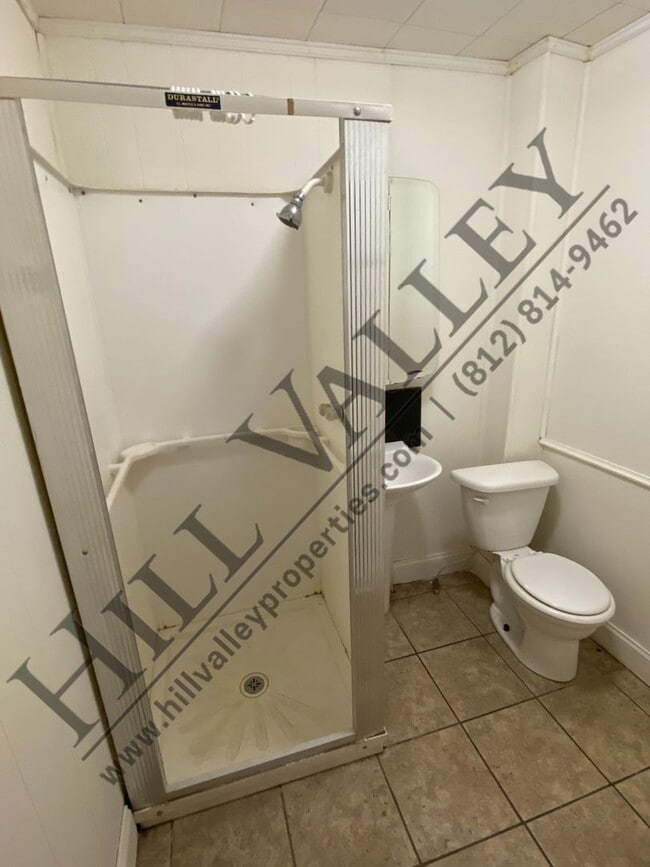 Building Photo - Two Bedroom, Walking Distance to Campus