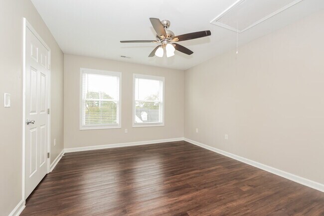 Building Photo - 2712 Mollys Ct