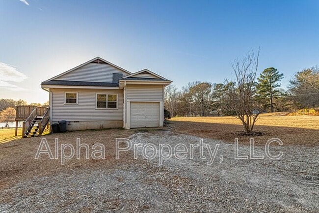 Building Photo - 496 Langley Rd