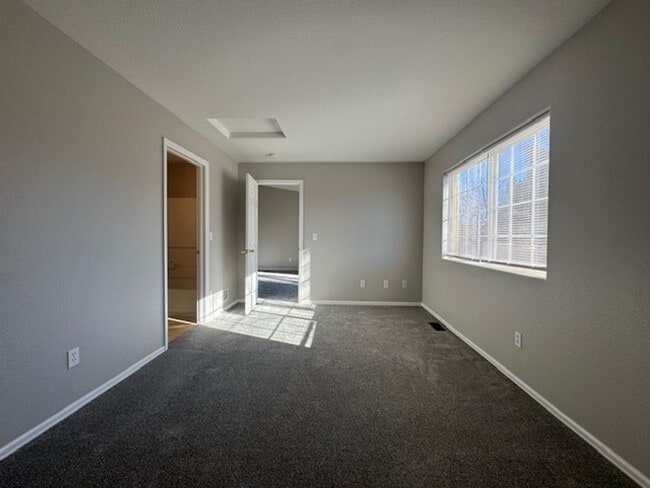 Building Photo - 710 Cima Vista Point