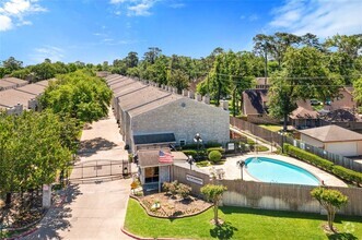Building Photo - 17589 Red Oak Dr