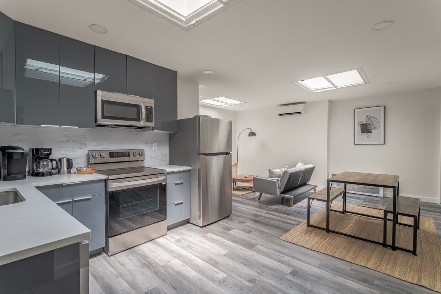 Building Photo - 218 E 104th St