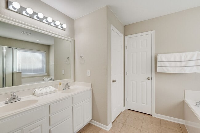 Building Photo - 7219 Palmito Ranch Dr