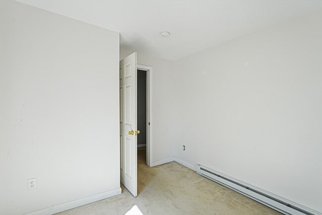 Building Photo - 44 Howarth Rd