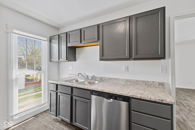 Building Photo - 2 Van Ave