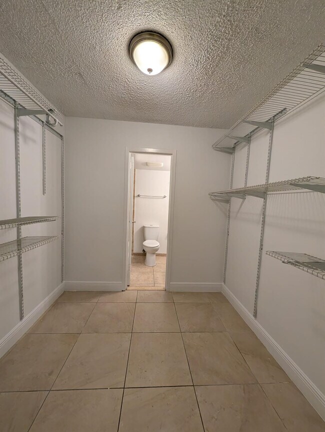 Building Photo - 1800 Sans Souci Blvd