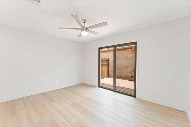 Building Photo - 14147 Hillvale Dr