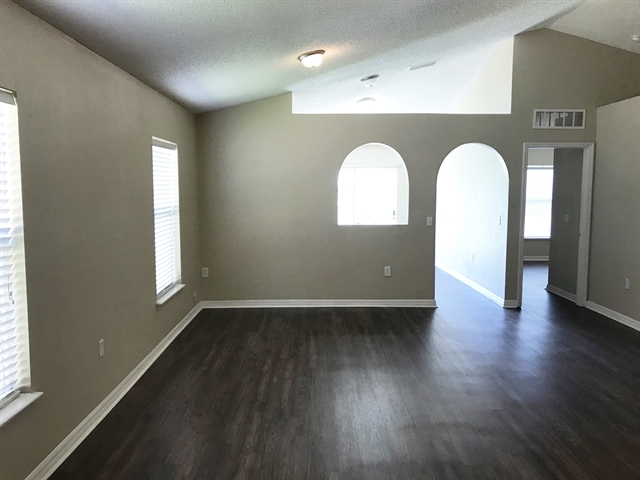Building Photo - 6606 Gentle Oaks Dr N