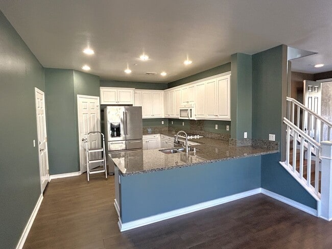 Building Photo - NATURE TRAIL CHINO  (5 BED, 2.5 BATH)