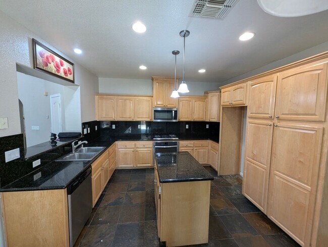 Building Photo - 3/2.5 House Available Now in Mossdale Landing