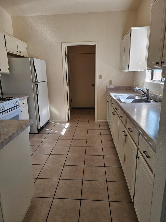 Building Photo - 4900 Loma Loop