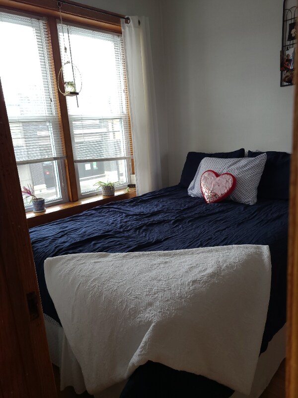 Building Photo - 2024 W Chicago Ave