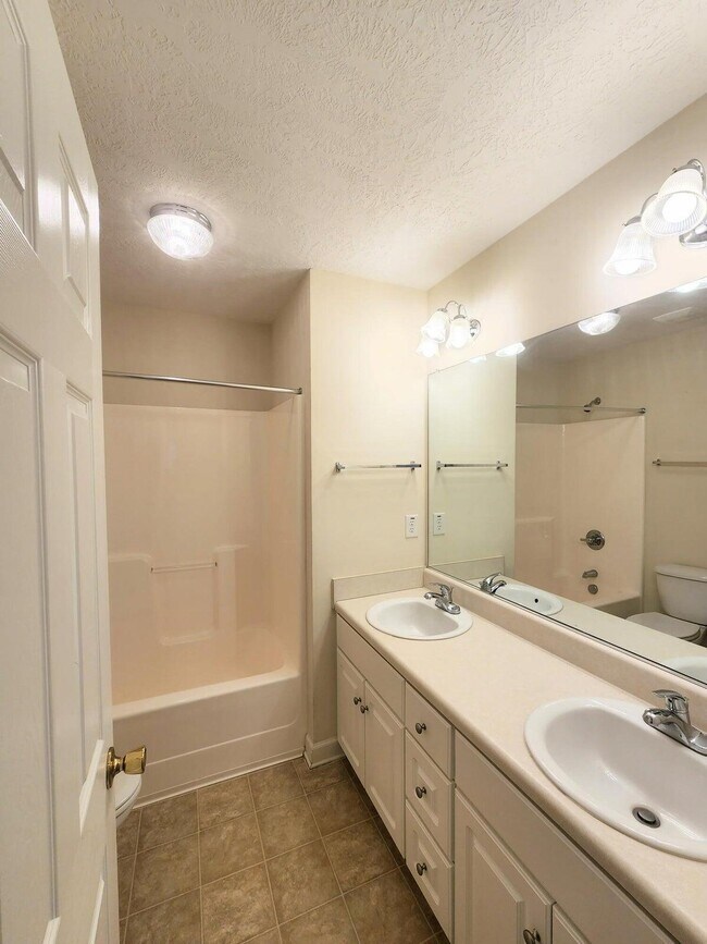 Building Photo - 241 Bainbridge Dr