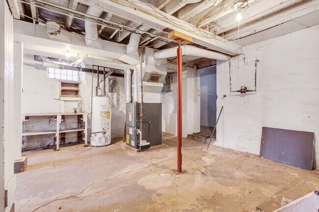 Building Photo - Newly Renovated 4 Bedroom Home in West Lib...