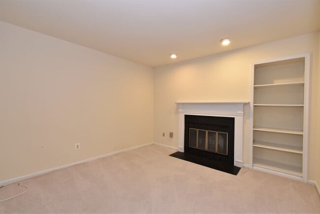 Building Photo - Big and Beautiful 2 Bedroom, 2 Full Bathroom, North Bethesda Condo!