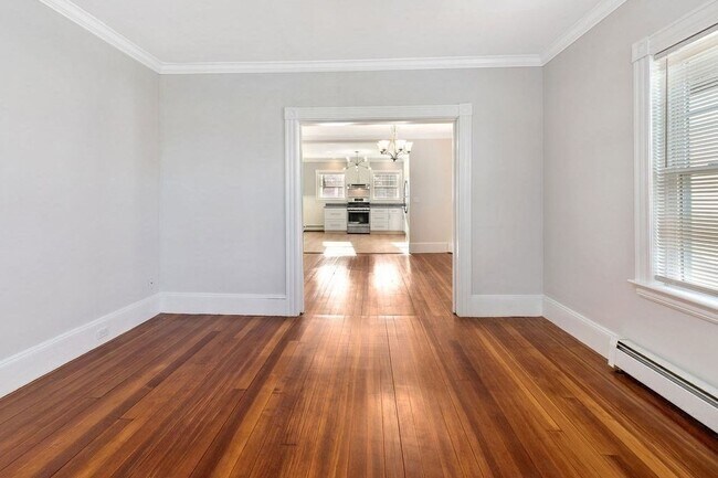 Building Photo - 283 Sutton St
