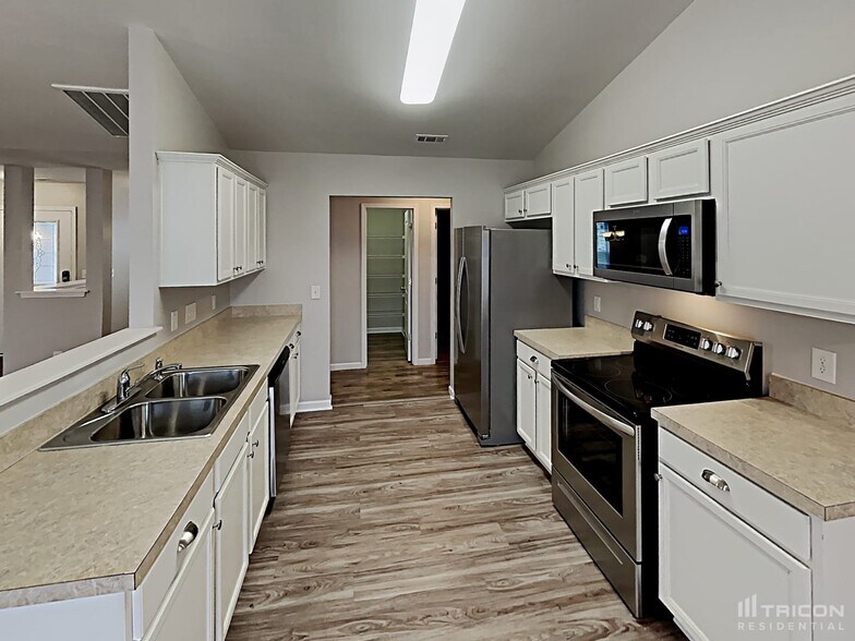 Building Photo - 7311 Village Acre Dr