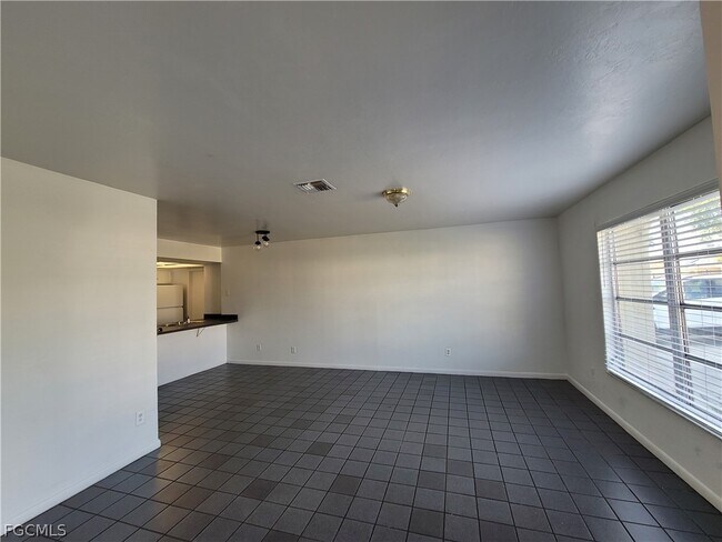 Building Photo - 931 SE 23rd Pl