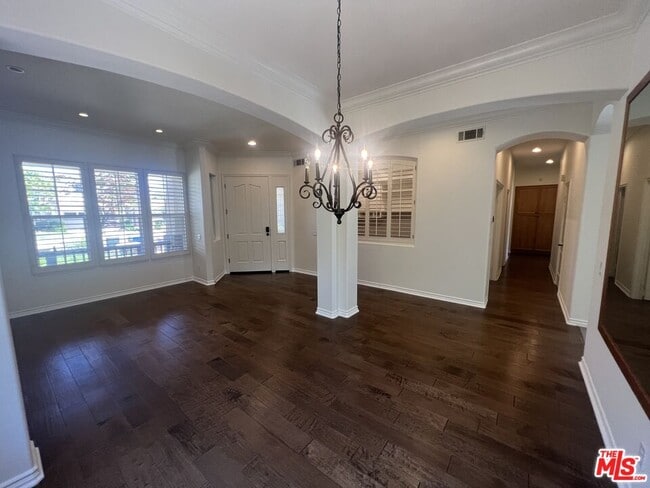 Building Photo - 4566 Via Del Rancho