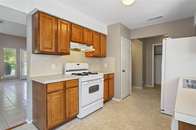 Building Photo - 8005 Hood Cir