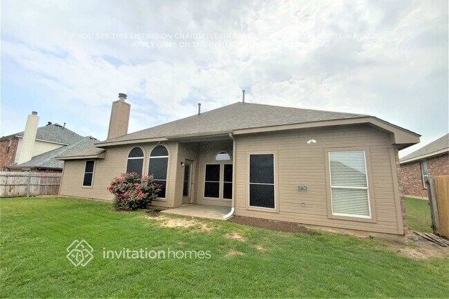 Building Photo - 505 Lakeview Cir