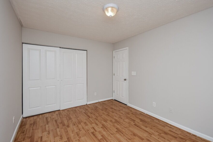 Building Photo - 145 Meadowridge Dr