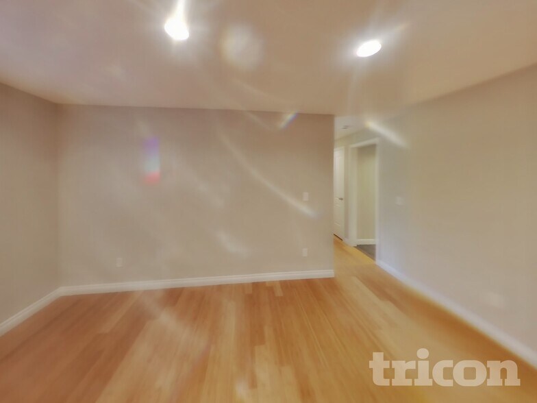 Building Photo - 7213 NW Rhododendron Pl