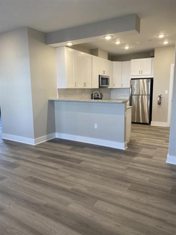 Building Photo - 9 Ultra Wy