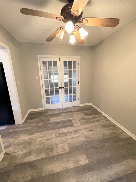 Building Photo - 1108 NW Maple Ave