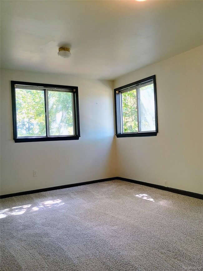 Building Photo - 19241 Melrose Ave