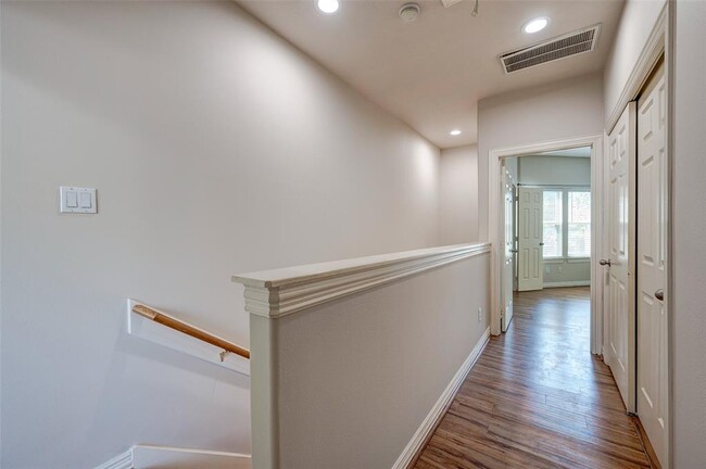 Building Photo - 1811 Gentryside Dr