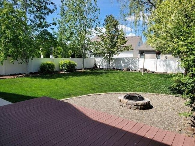 Building Photo - Beautiful 2 Story Home!
