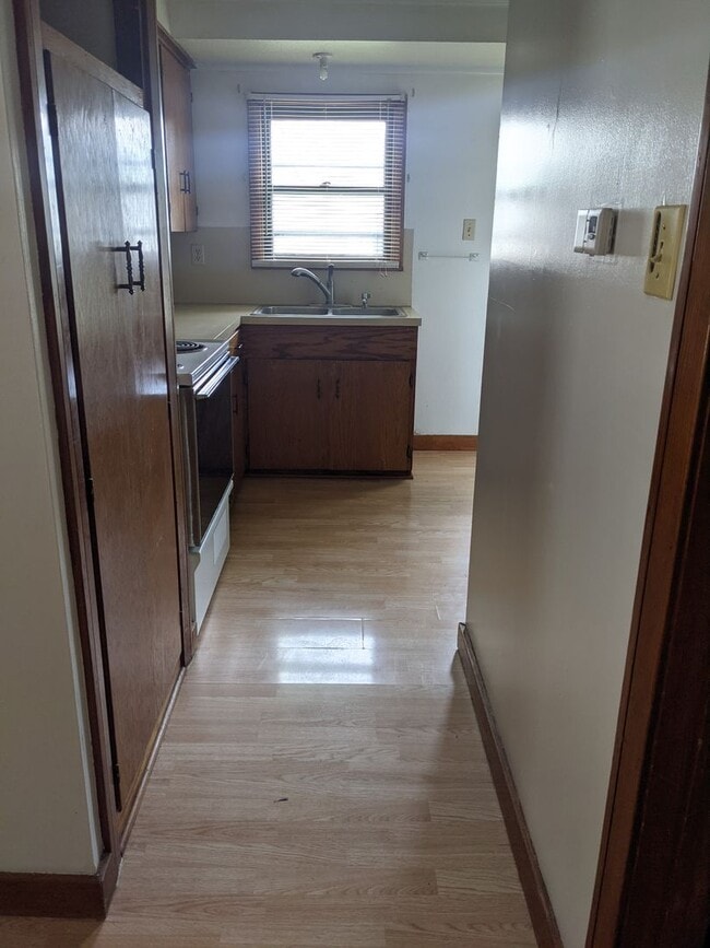 Building Photo - Cute 1 bedroom house! Located near Ta Ha Zouka Park!  Bonita casa de 1 dormitorio. ¡Ubicada cerca...