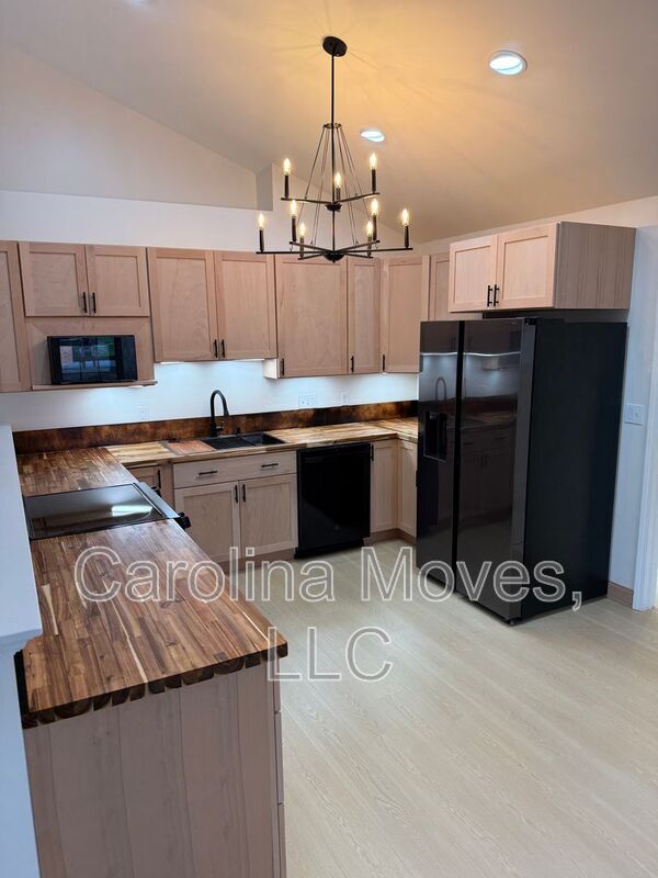 Building Photo - 506 Dunwoody Dr