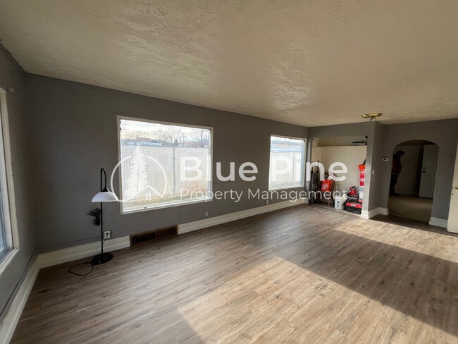 Building Photo - 236 W Young St