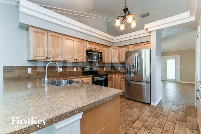 Building Photo - 14022 Vista Del Lago Blvd