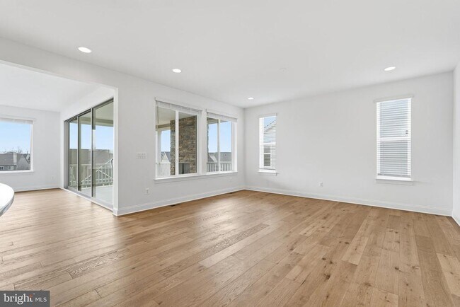 Building Photo - 112 BETONY Ct