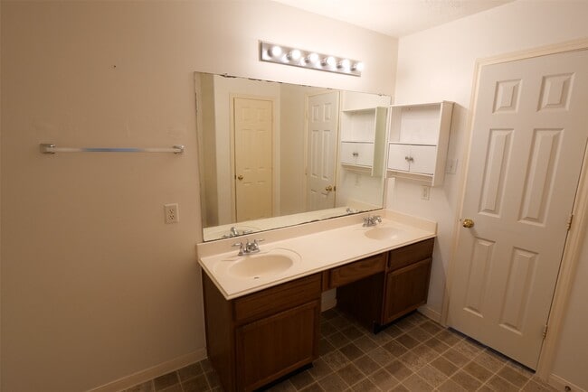 Building Photo - 5510 Bear Cave Ln