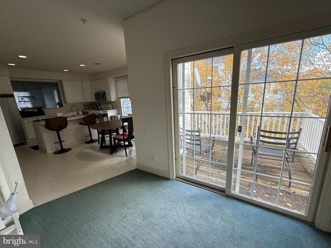 Building Photo - 344 Hart Mews