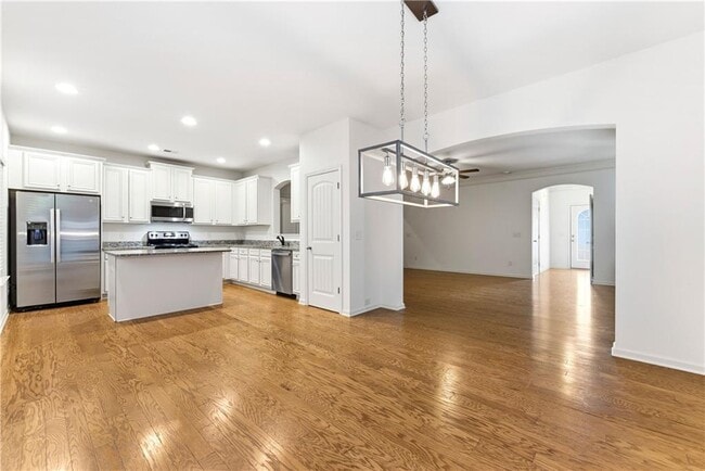 Building Photo - 413 Village View