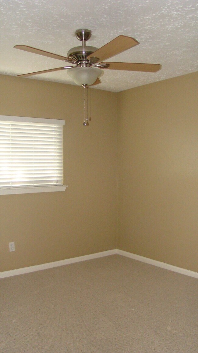 Building Photo - 2715 Sunbird Dr