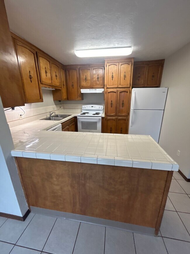 Building Photo - Beautiful 3 Bed /1.5 Bath Townhouse in Albany