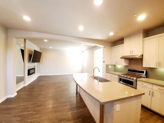 Building Photo - 618 Montage Cir