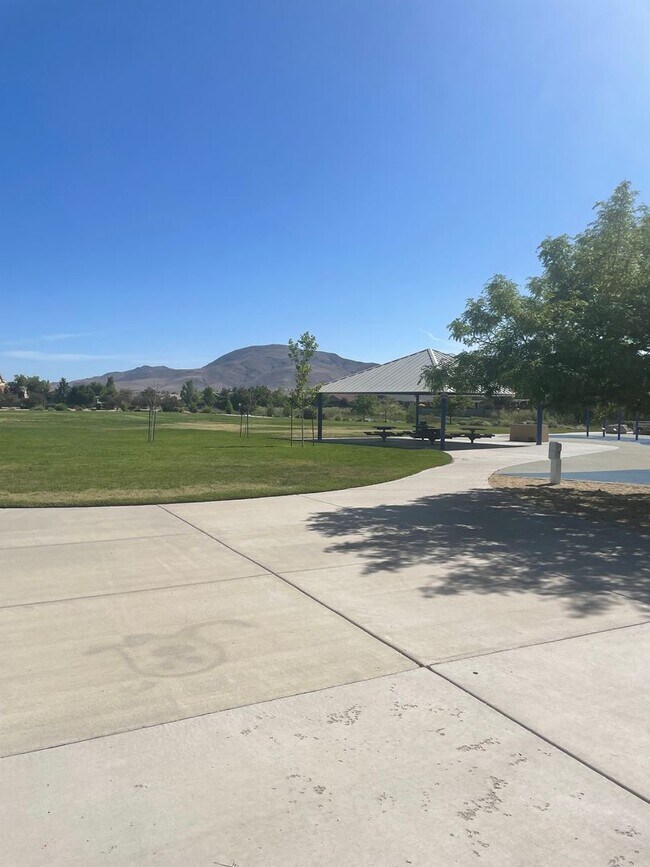 Building Photo - Beautiful Double Diamond Ranch Home For Rent