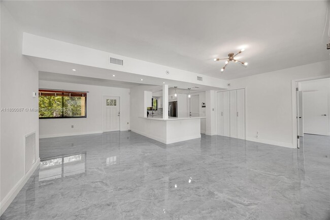 Building Photo - 6611 SW 63rd Ave