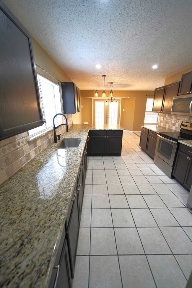 Building Photo - Updated Single Story in Schertz! Realtor Commission: $500