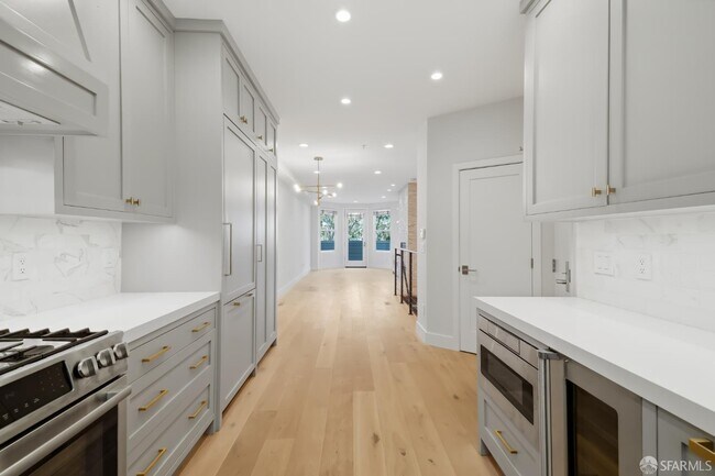 Building Photo - 425 14th St
