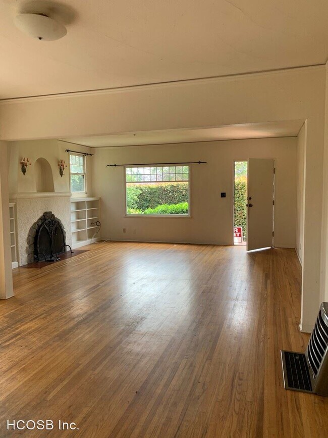 Building Photo - 3 br, 2 bath Apartment - 302 N. Soledad