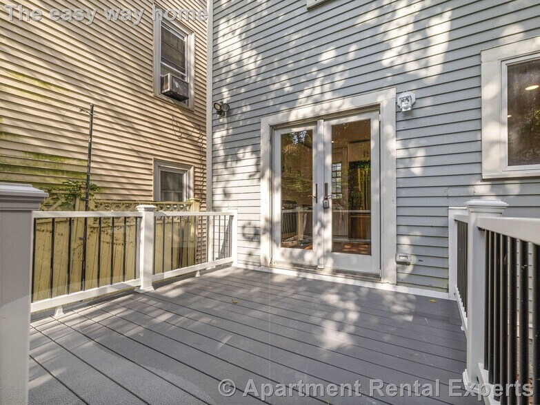 Building Photo - 39 Hancock St